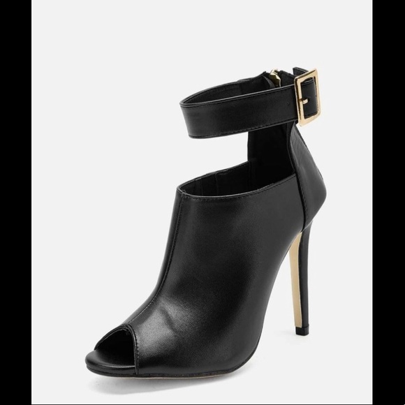 NEW Black Solid Ankle Strap Stilletto Heels - Picture 2 of 5